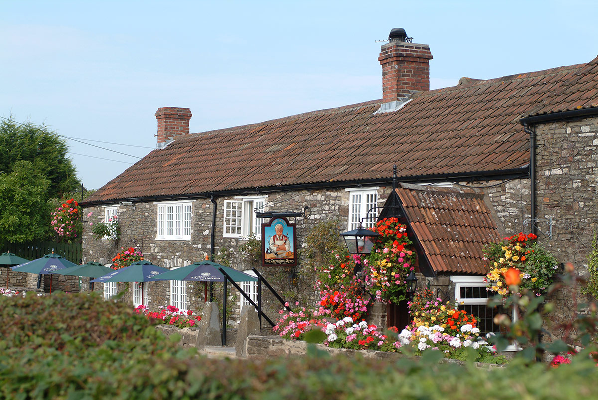 The Carpenters Arms | Pub & Accommodation | Stanton Wick